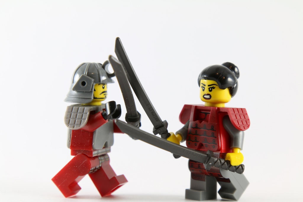 LEGO-Minifigures-Samurai-Fight-1024x682.