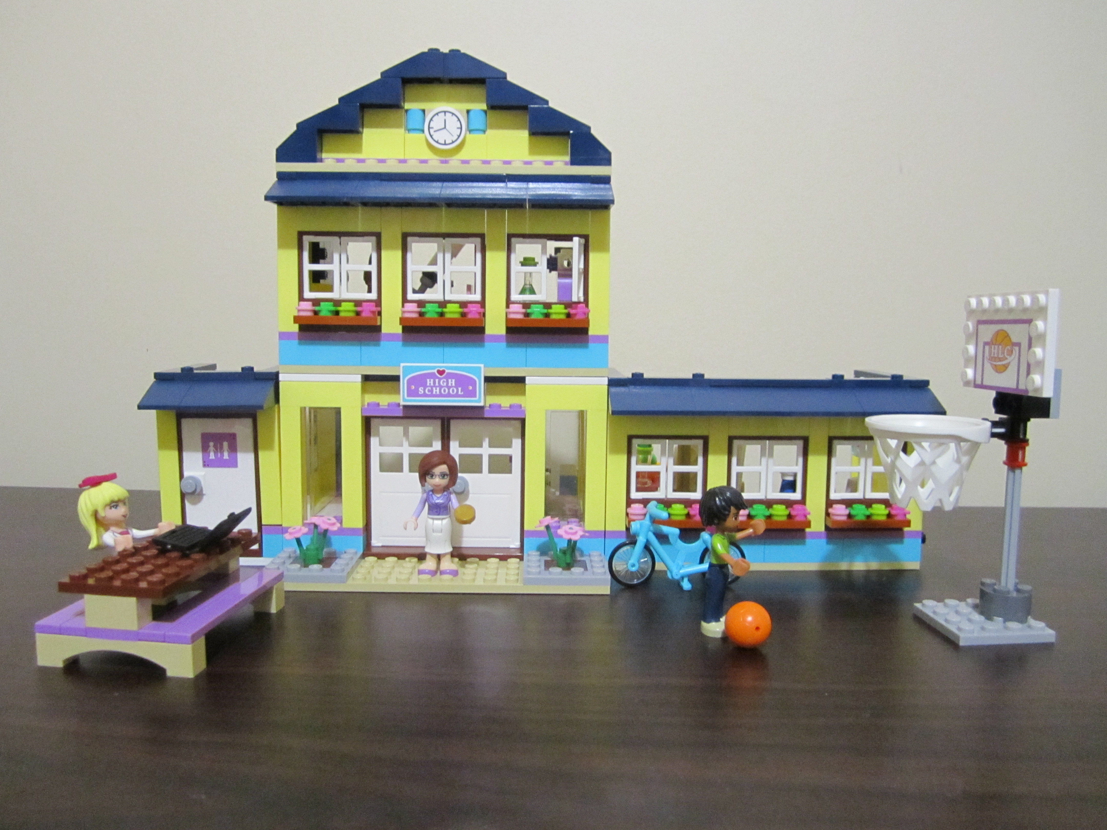 Regnfuld boble Nebu Review: Lego 41005 – Heartlake High - Jay's Brick Blog