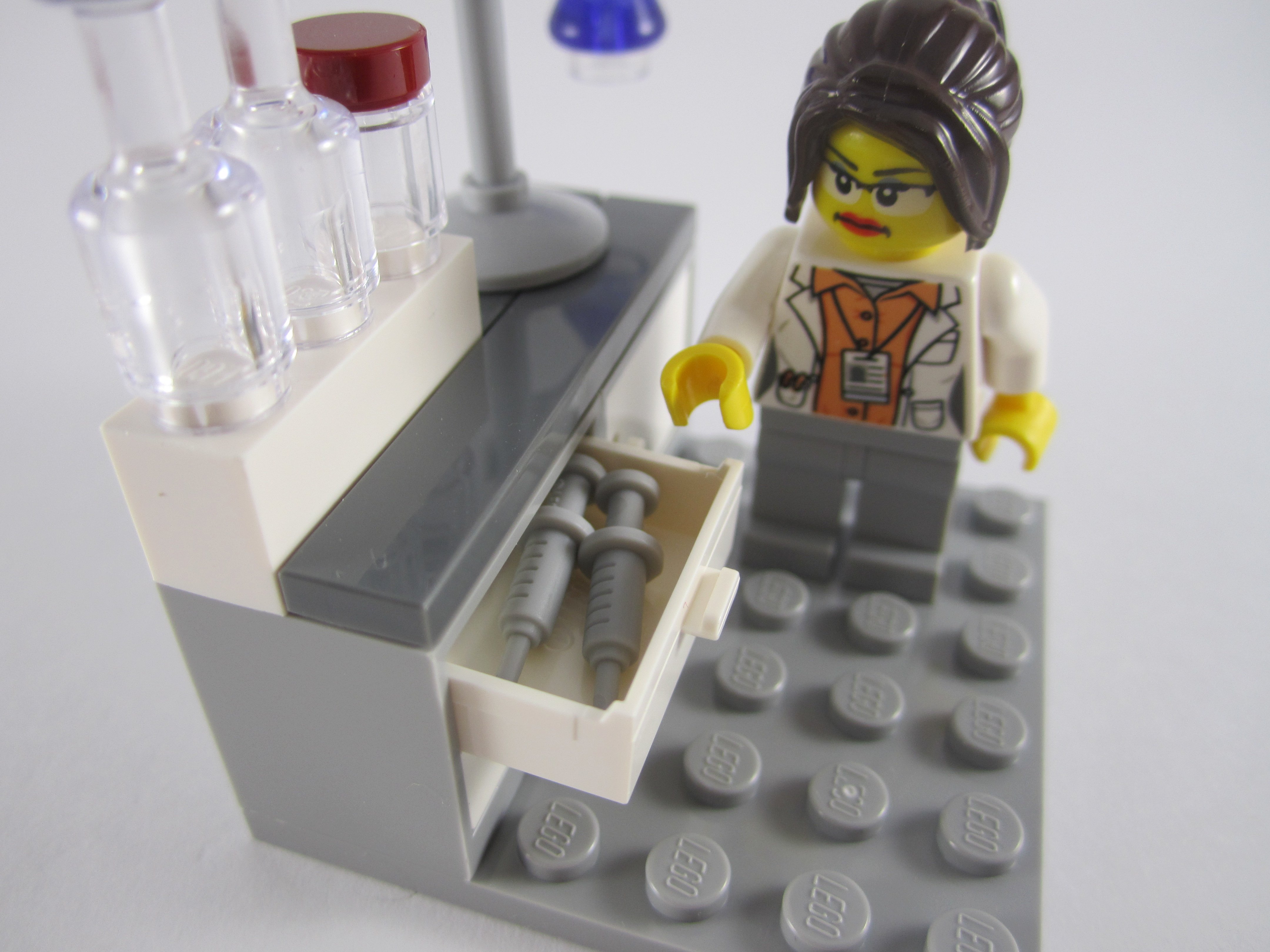 Science Lab Minifigure Utensil Laboratory Research Microscope & Stool LEGO 