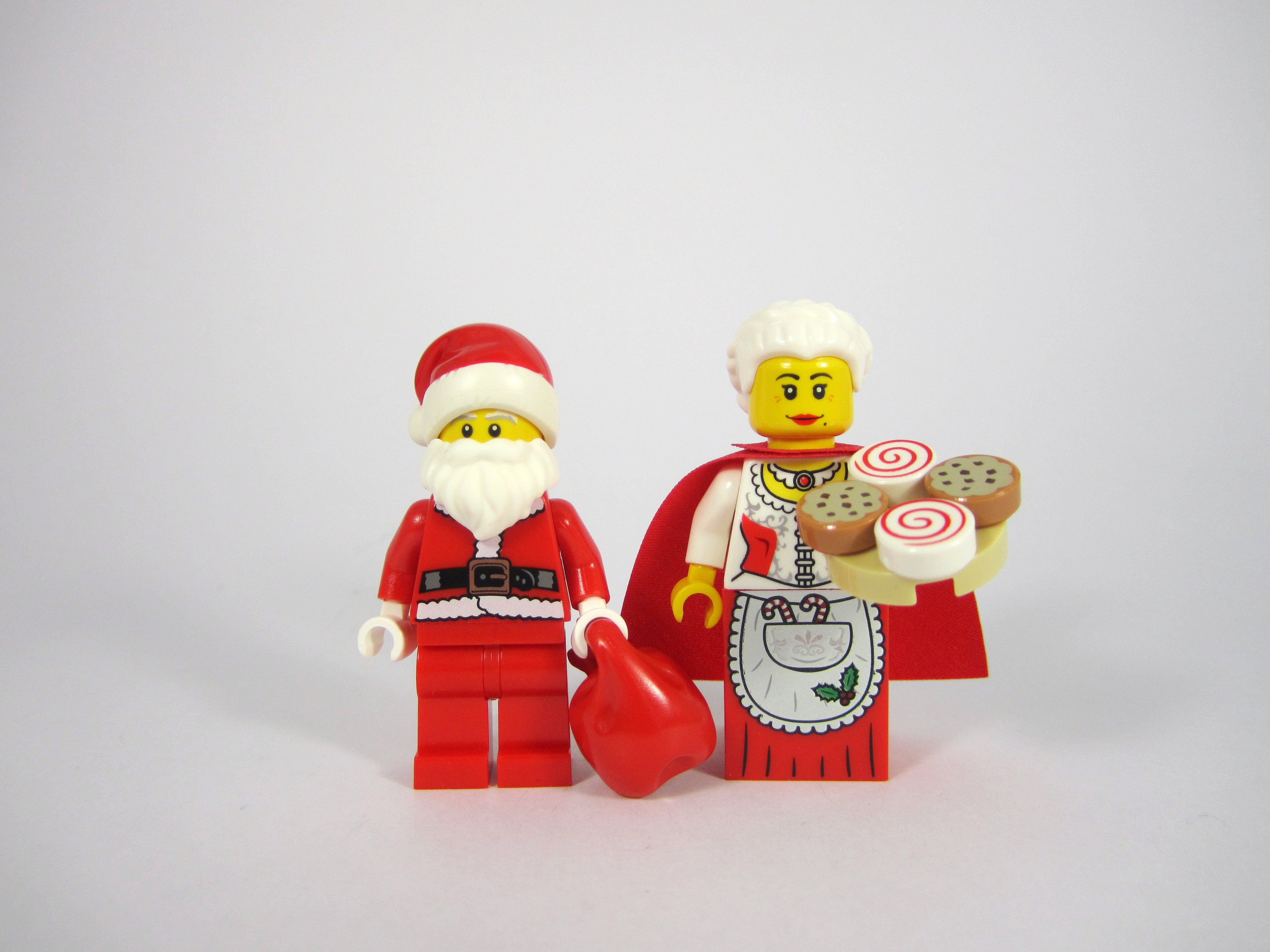 LEGO Santa's Workshop Happy Elf Elve Minifigure From Set 10245.