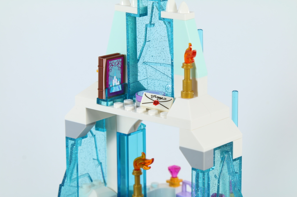 LEGO 41062 Elsa's Sparkling Ice Castle - Book