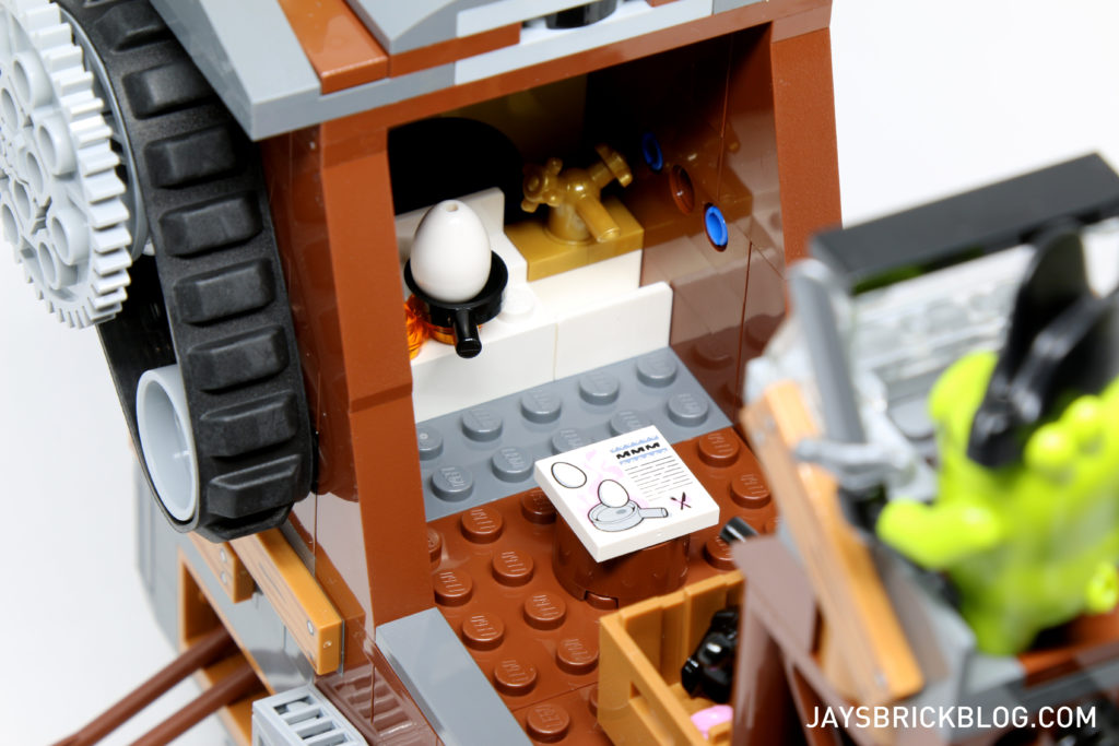 LEGO 75825 Piggy Pirate Ship - Kitchen