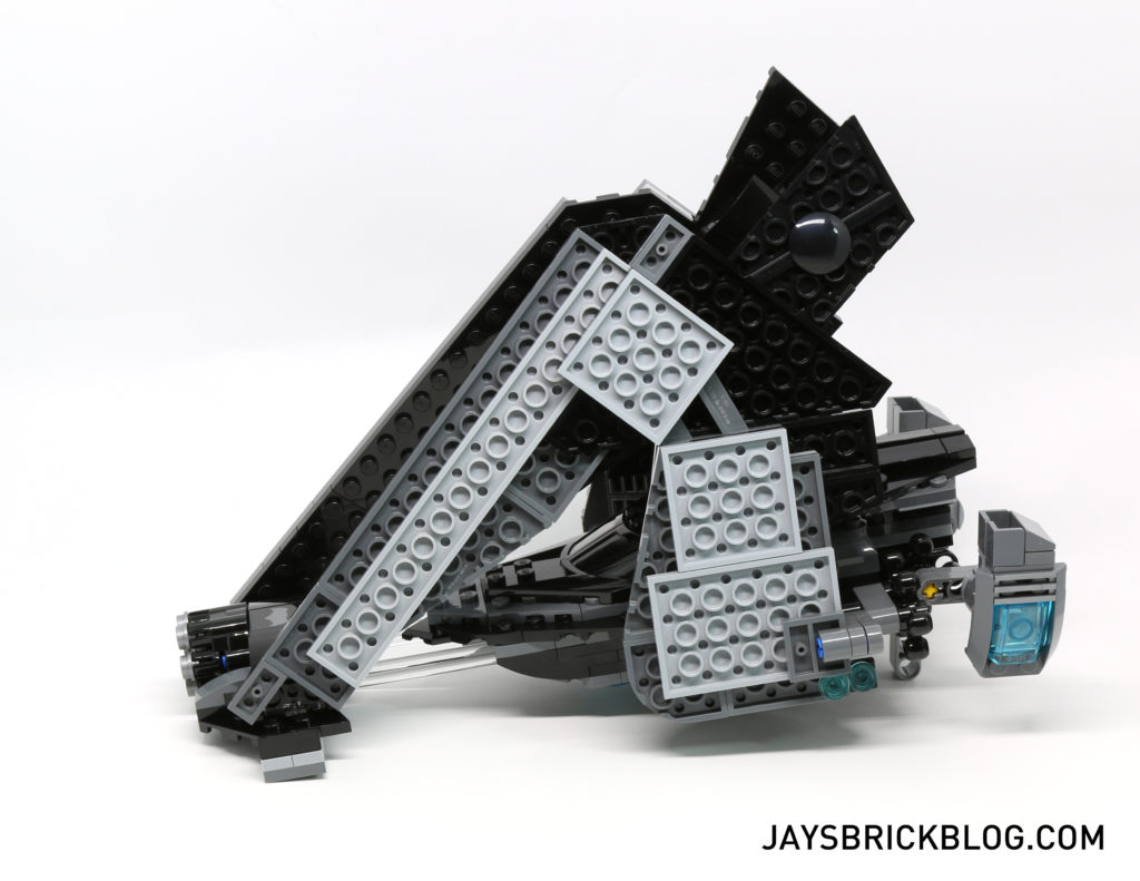 LEGO 76046 Heroes of Justice Sky High Battle - Batwing Landing Mode Side