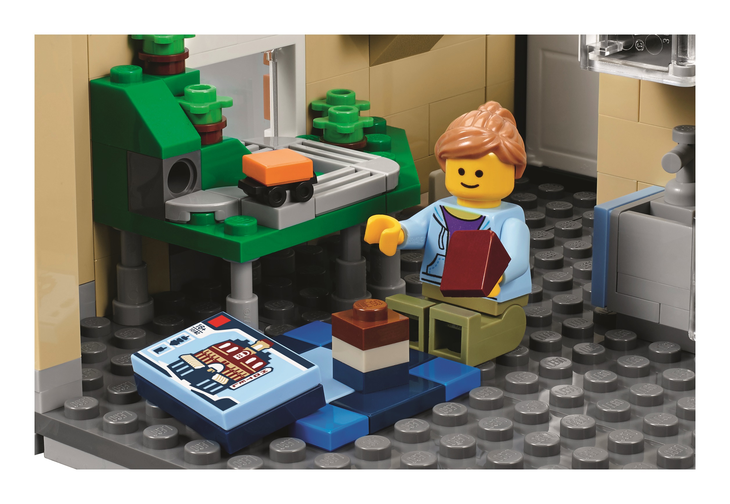 The 4 002 Piece Lego 10255 Assembly Square Is A 10 Year
