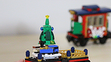 lego-10254-winter-holiday-train-spinning-christmas-tree