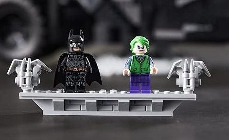 LEGO 76240 DC Batmobile Tumbler Batman Joker Minifigures
