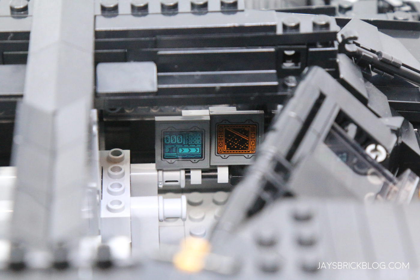 LEGO 76240 Batmobile Tumbler Screens 1