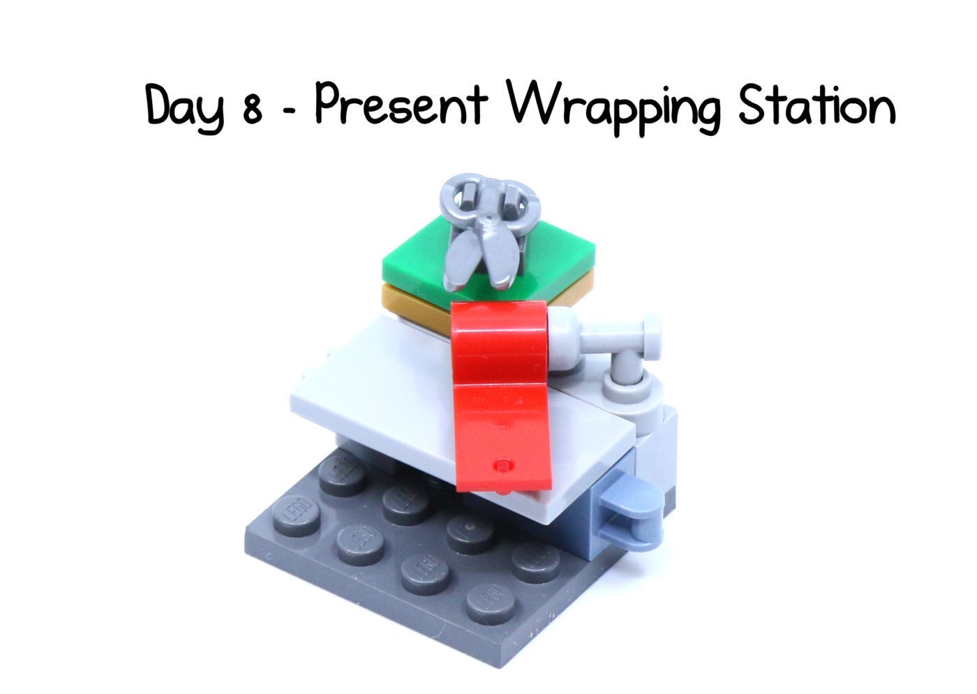 LEGO 2021 Marvel Advent Calendar Day 8 Present Wrapping Station