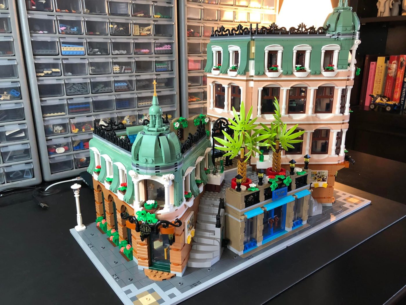 Expanding the LEGO Modular Boutique Hotel? Here are what some LEGO ...