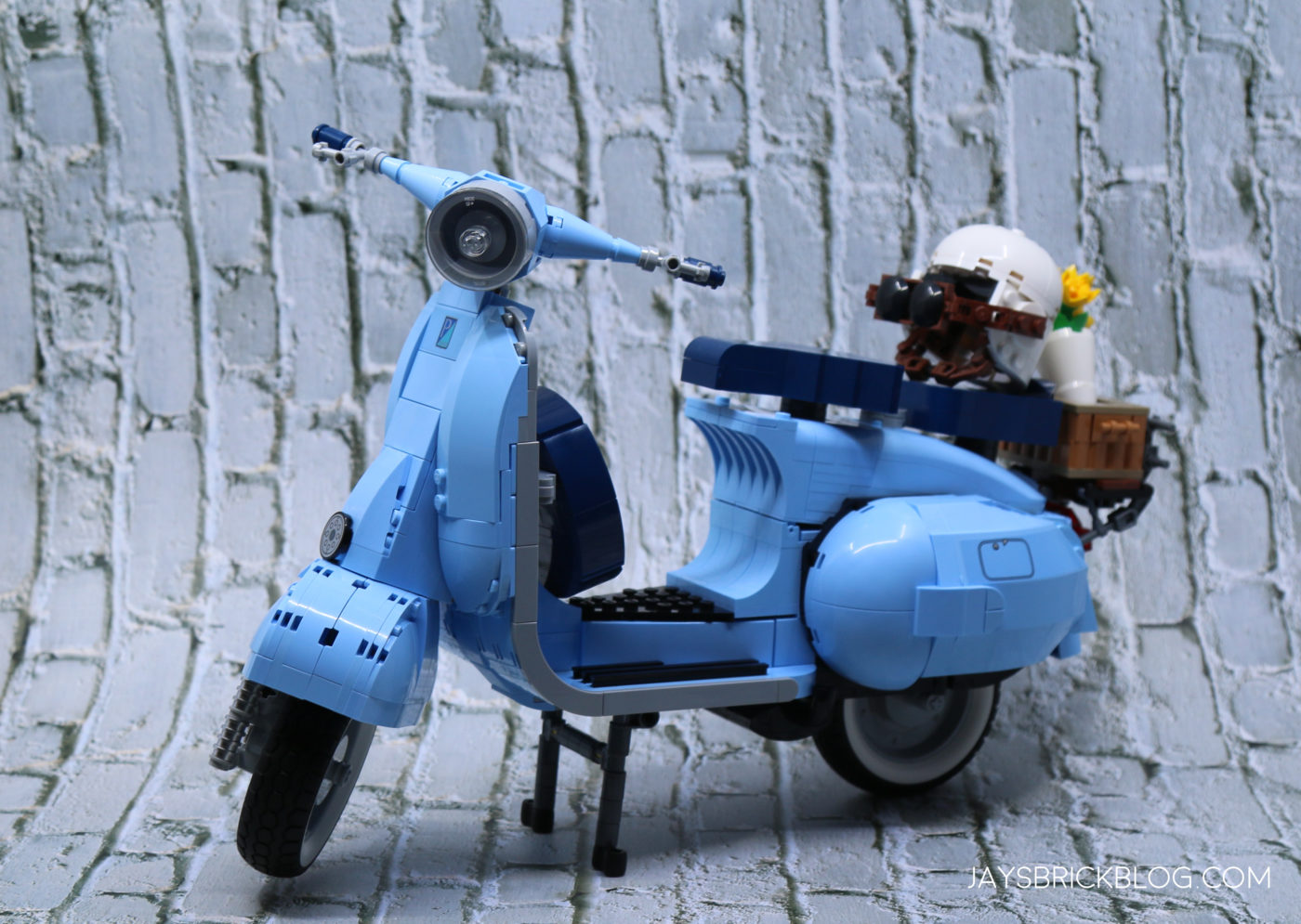 Review: LEGO 10298 Vespa 125 - Jay's Brick Blog
