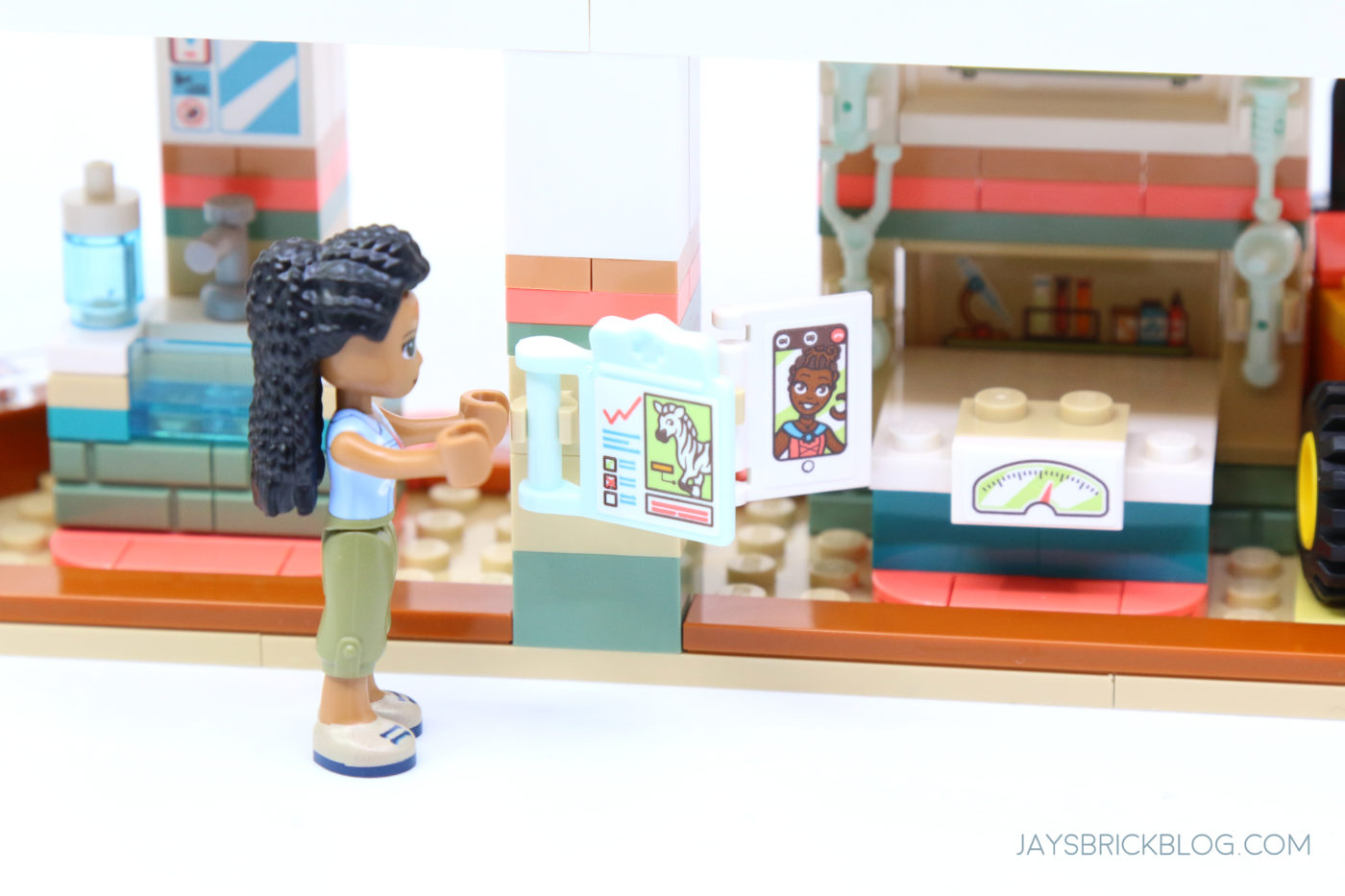 Blog Review: 41717 Wildlife LEGO Jay\'s Mia\'s - Brick Rescue