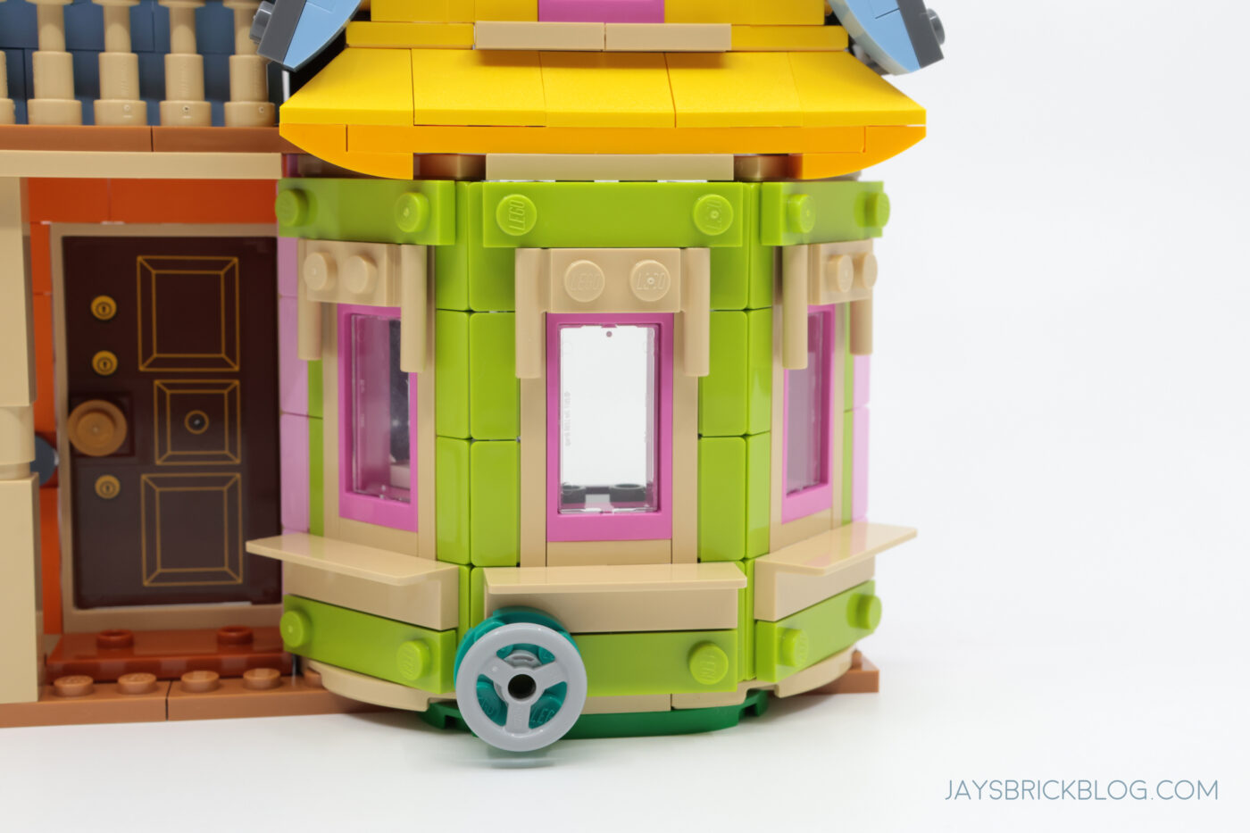 LEGO 43217 Up House Angled Windows