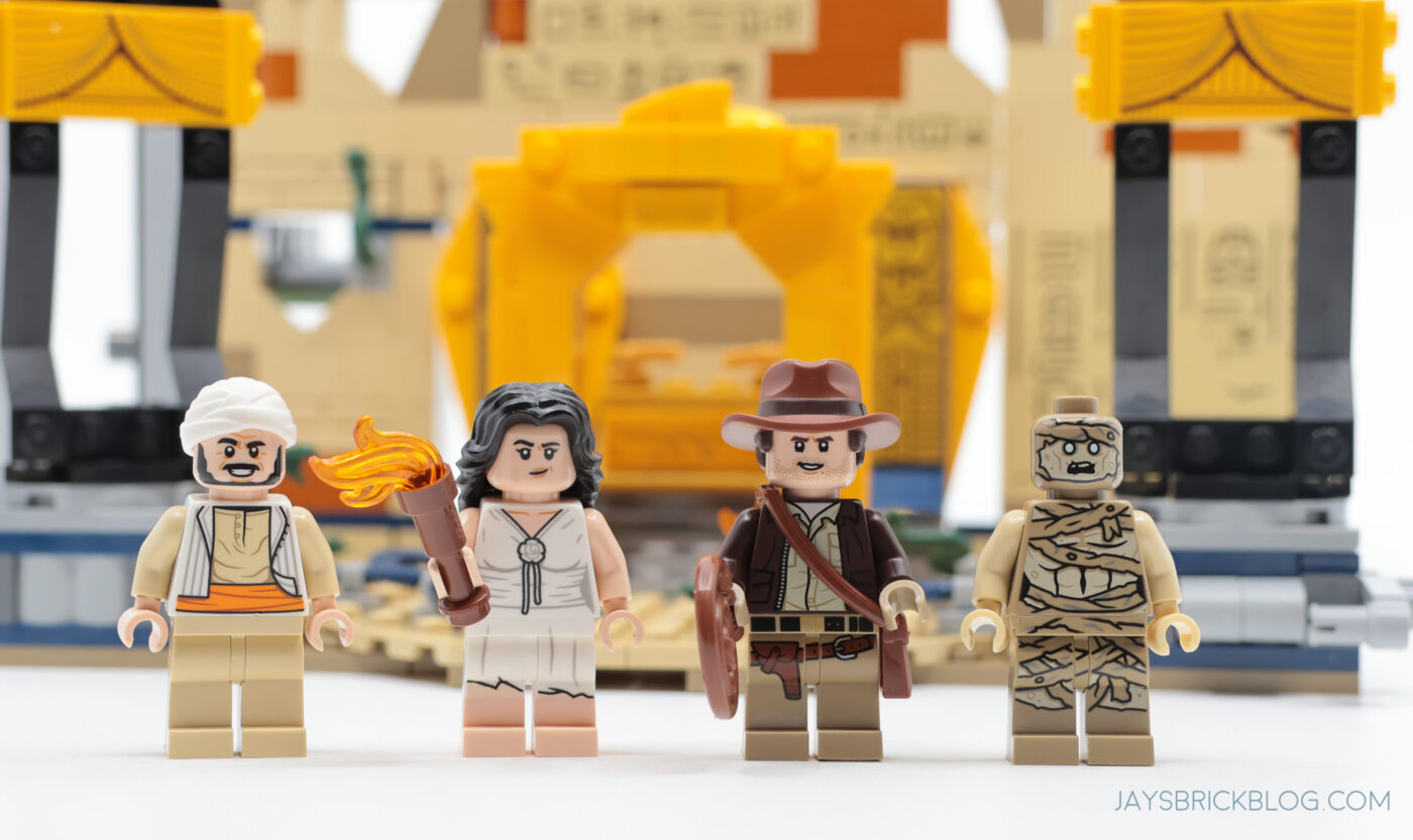 LEGO Indiana Jones Escape from the Lost Tomb 77013 Building Toy, Featuring  a Mummy and an Indiana Jones Minifigure from Raiders of the Lost Ark Movie