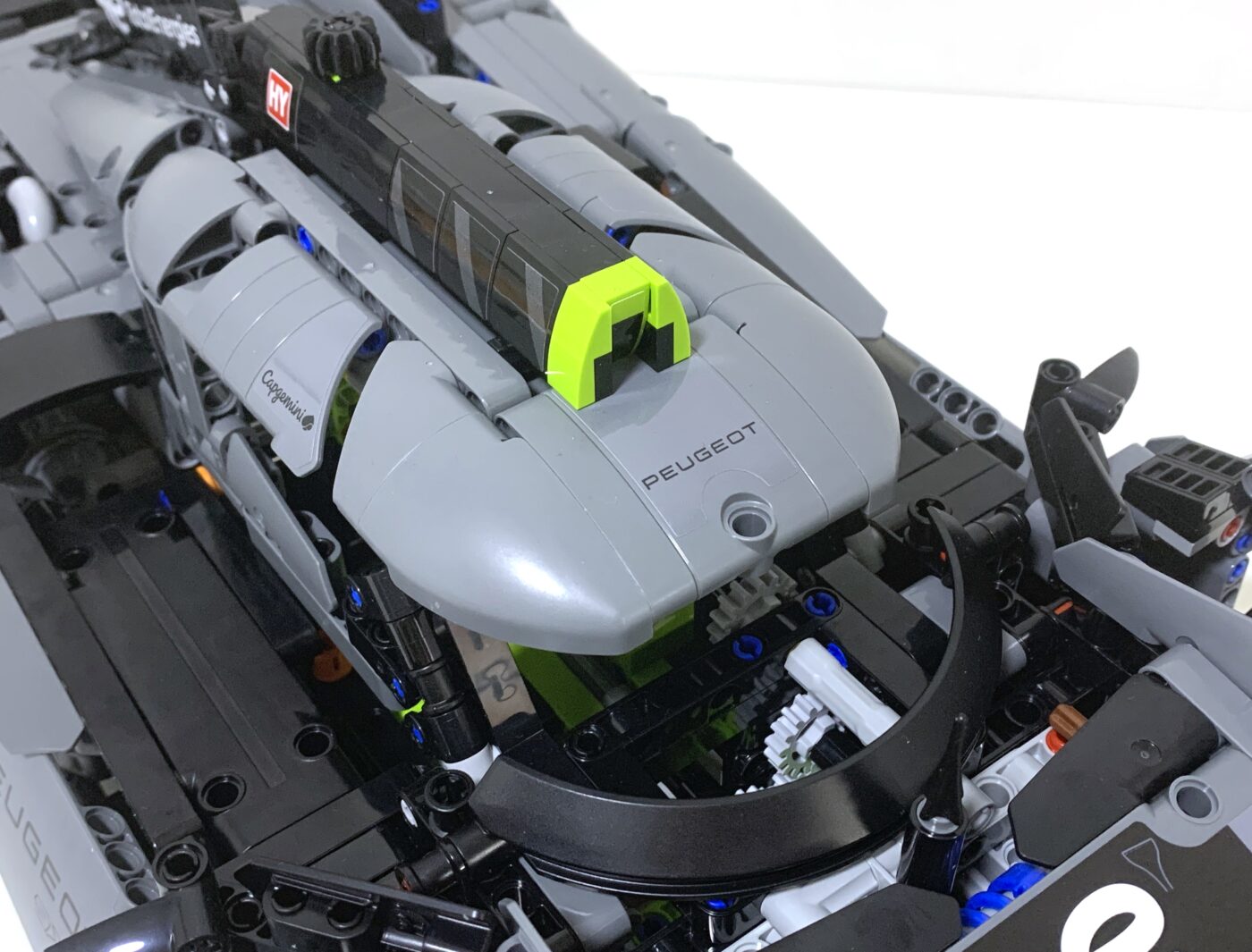 LEGO 42156 Peugeot 9X8 – Cockpit Shaping