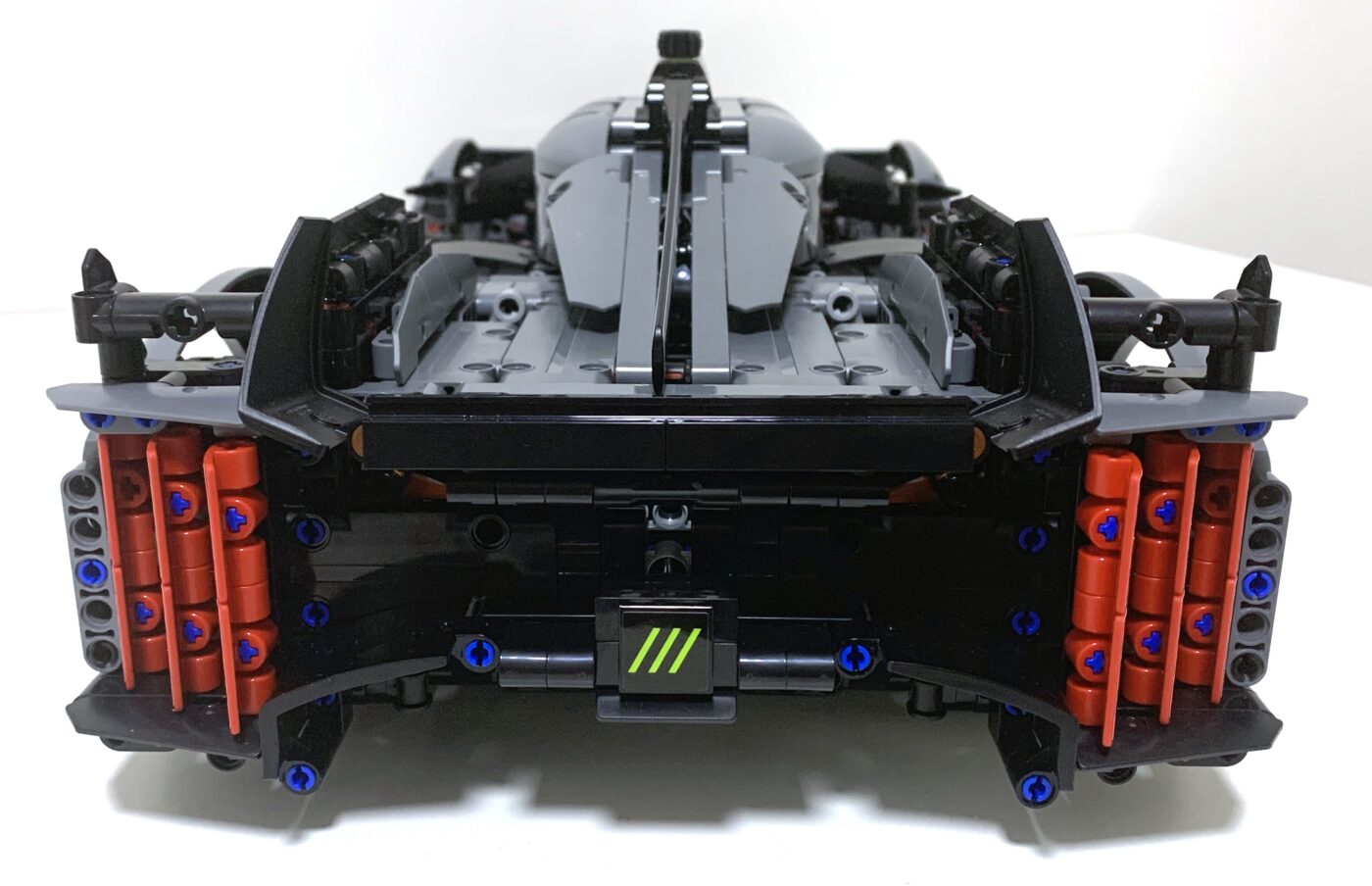 LEGO 42156 Peugeot 9X8 – Rear View