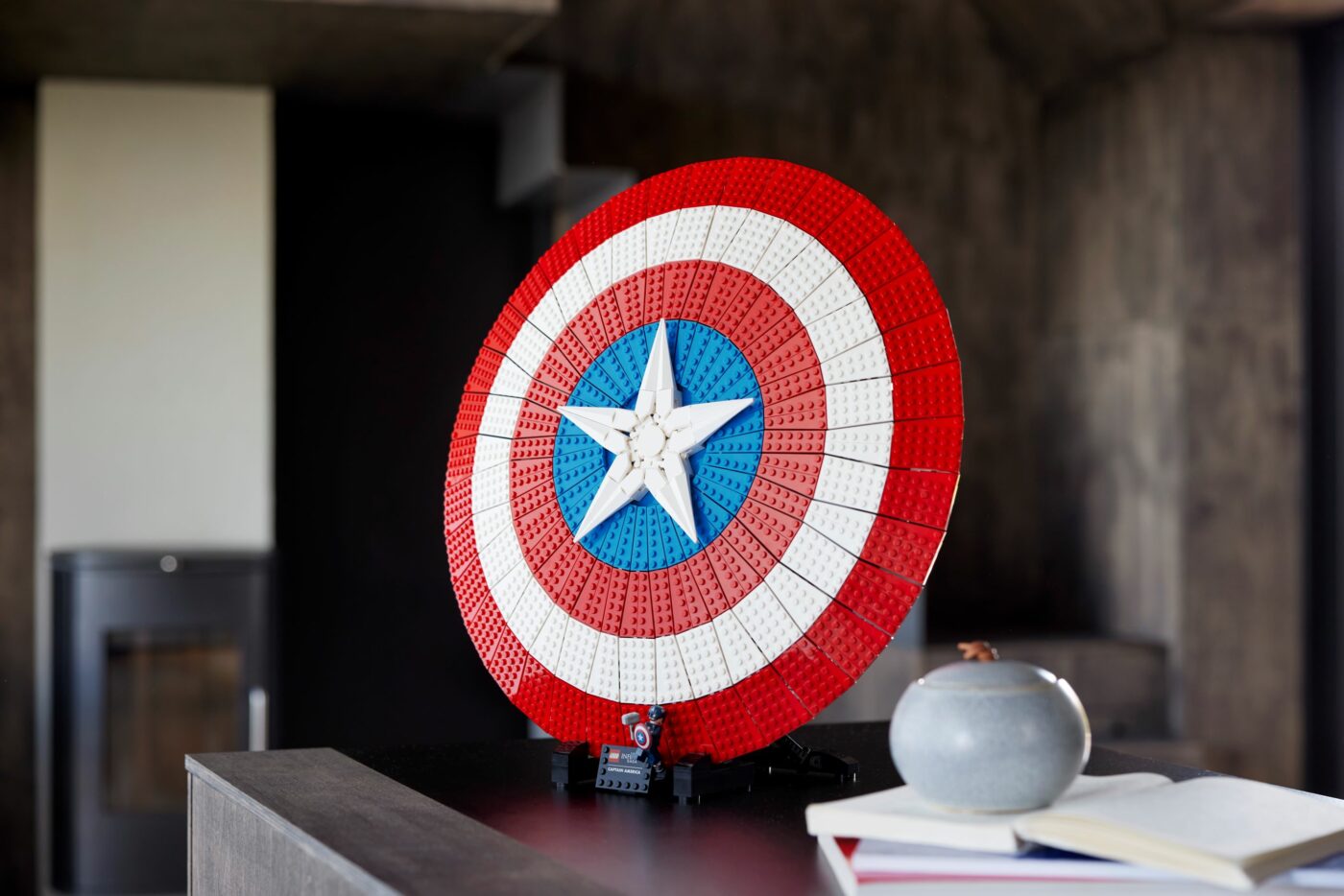 76262 Captain Americas Shield Display